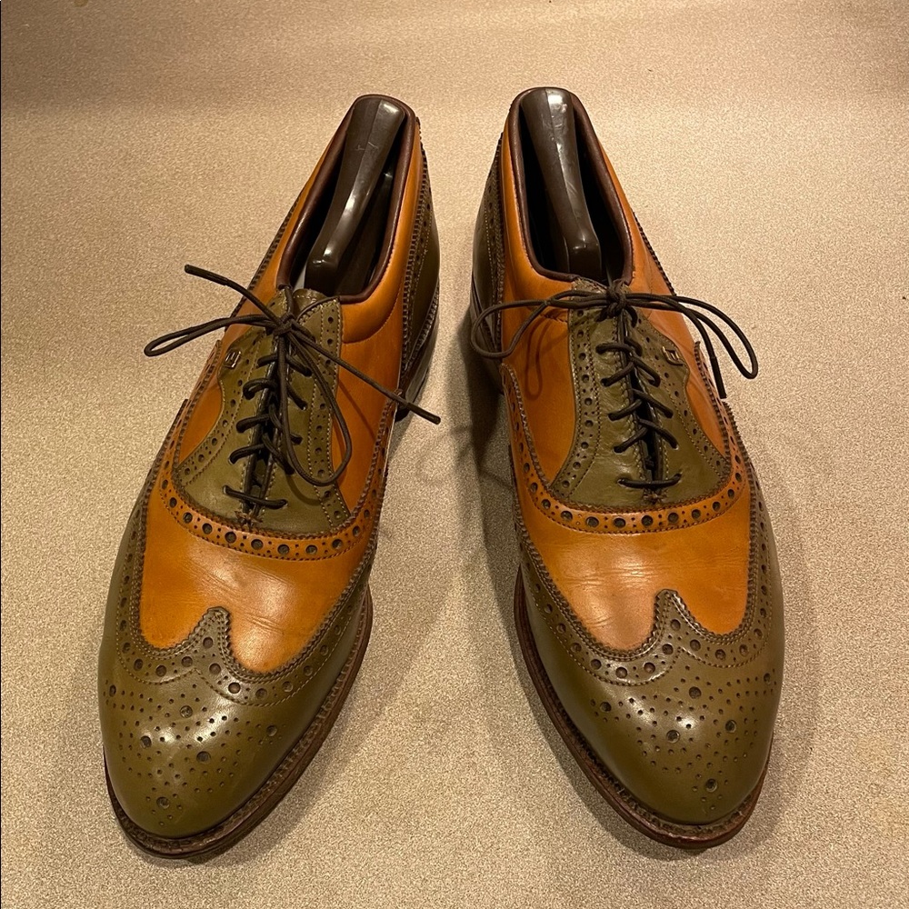 Vintage Footjoy Golf Shoes; 2-toned leather (olive green, light brown); size 9.5